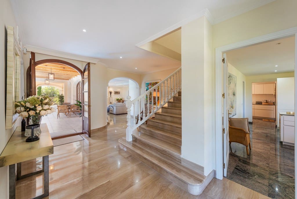 5 soveværelse Villa til salg i Bendinat med swimmingpool garage - € 3.950.000 (Ref: 9296700)