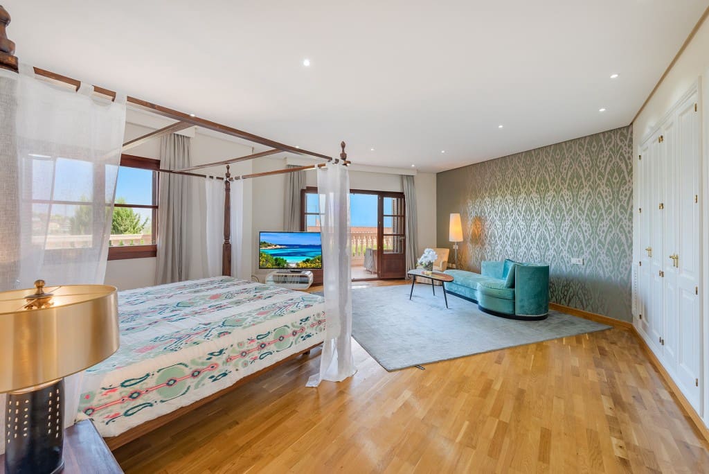 5 soveværelse Villa til salg i Bendinat med swimmingpool garage - € 3.950.000 (Ref: 9296700)