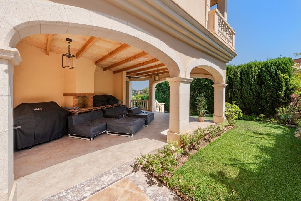 5 soveværelse Villa til salg i Bendinat med swimmingpool garage - € 3.950.000 (Ref: 9296700)