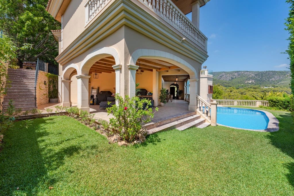 5 soveværelse Villa til salg i Bendinat med swimmingpool garage - € 3.950.000 (Ref: 9296700)