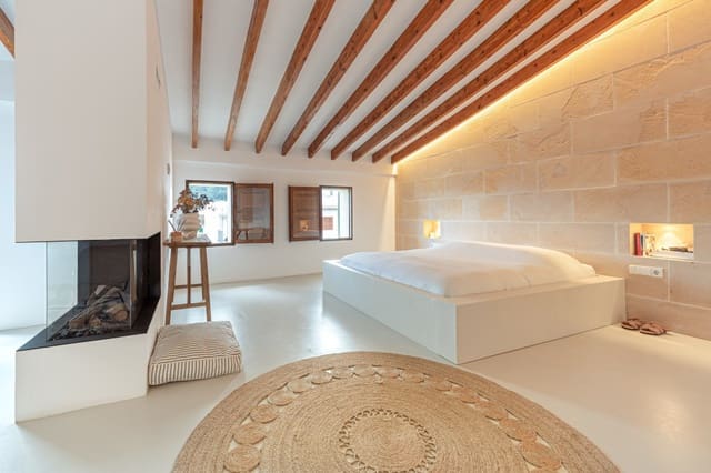 4 soveværelse Byhus til leje i Pollensa / Pollença med swimmingpool - € 5.500 (Ref: 9337693)