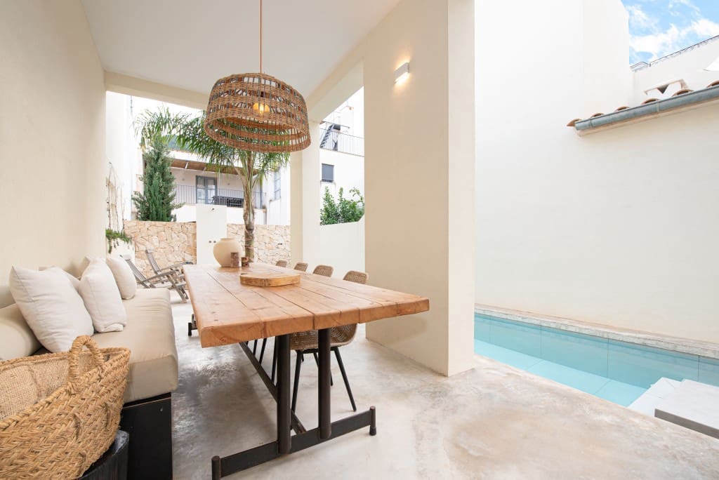 4 soveværelse Byhus til leje i Pollensa / Pollenca med swimmingpool - € 5.500 (Ref: 9337693)