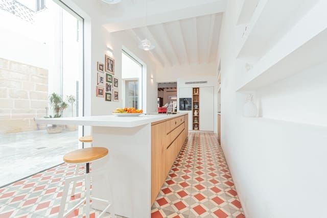 4 soveværelse Byhus til leje i Pollensa / Pollença med swimmingpool - € 5.500 (Ref: 9337693)