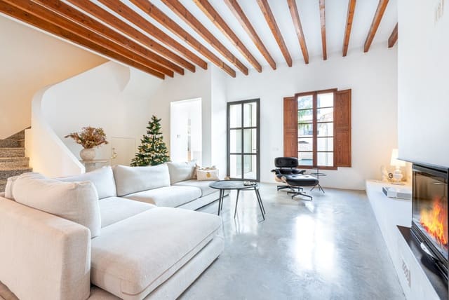 4 soveværelse Byhus til leje i Pollensa / Pollença med swimmingpool - € 5.500 (Ref: 9337693)