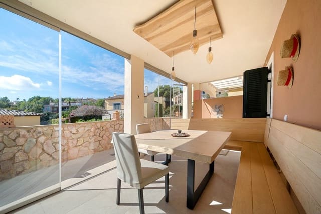 4 soveværelse Byhus til salg i Es Camp De Mar / El Camp De Mar, Andratx med swimmingpool garage - € 899.000 (Ref: 9349026)