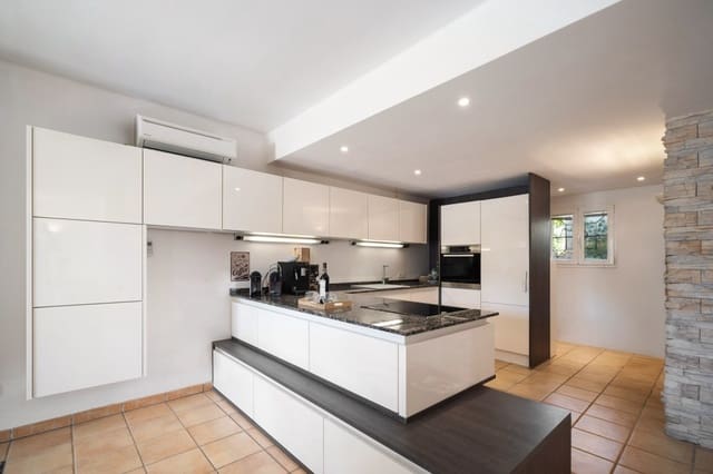 4 soveværelse Byhus til salg i Es Camp De Mar / El Camp De Mar, Andratx med swimmingpool garage - € 899.000 (Ref: 9349026)