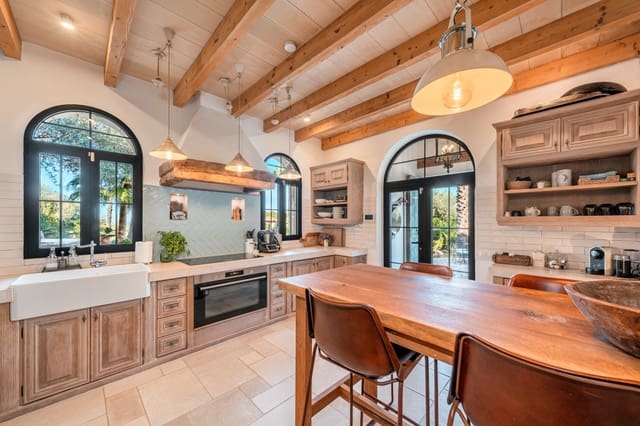 4 sypialnia Finka/Dom wiejski na sprzedaż w Alcúdia z basenem garażem - 2 250 000 € (Ref: 9353188)