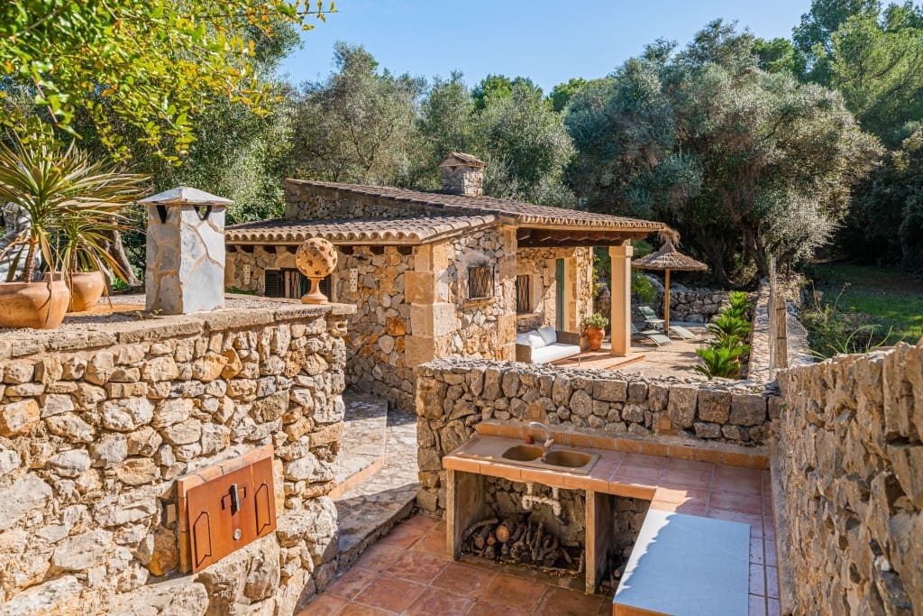 4 sypialnia Finka/Dom wiejski na sprzedaż w Alcudia z basenem garażem - 2 250 000 € (Ref: 9353188)