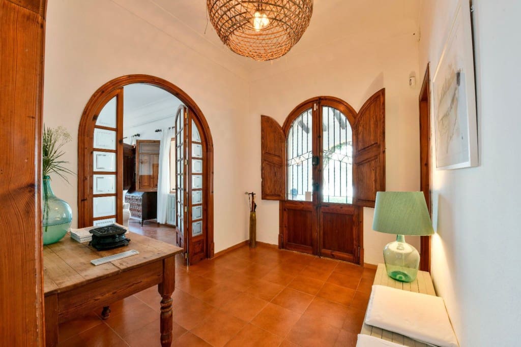 6 bedroom Villa for sale in Alcudia - € 4,300,000 (Ref: 9374979)