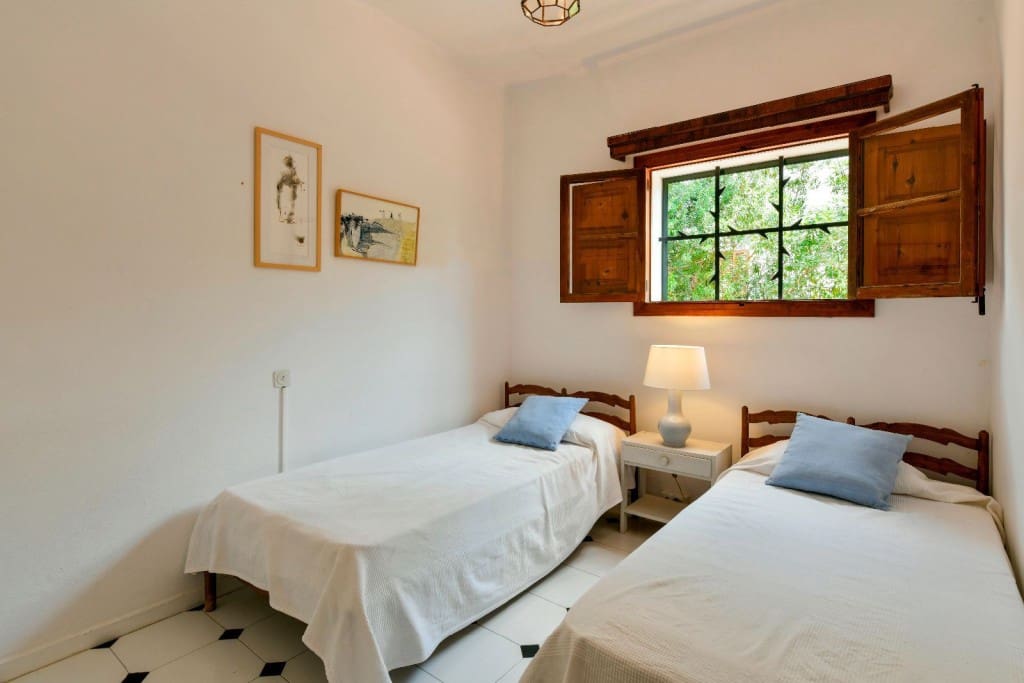 6 bedroom Villa for sale in Alcudia - € 4,300,000 (Ref: 9374979)