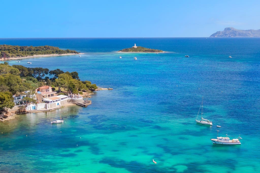 6 bedroom Villa for sale in Alcudia - € 4,300,000 (Ref: 9374979)