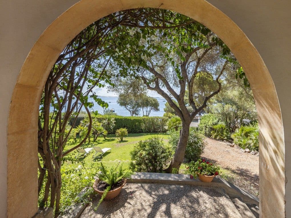 6 bedroom Villa for sale in Alcudia - € 4,300,000 (Ref: 9374979)