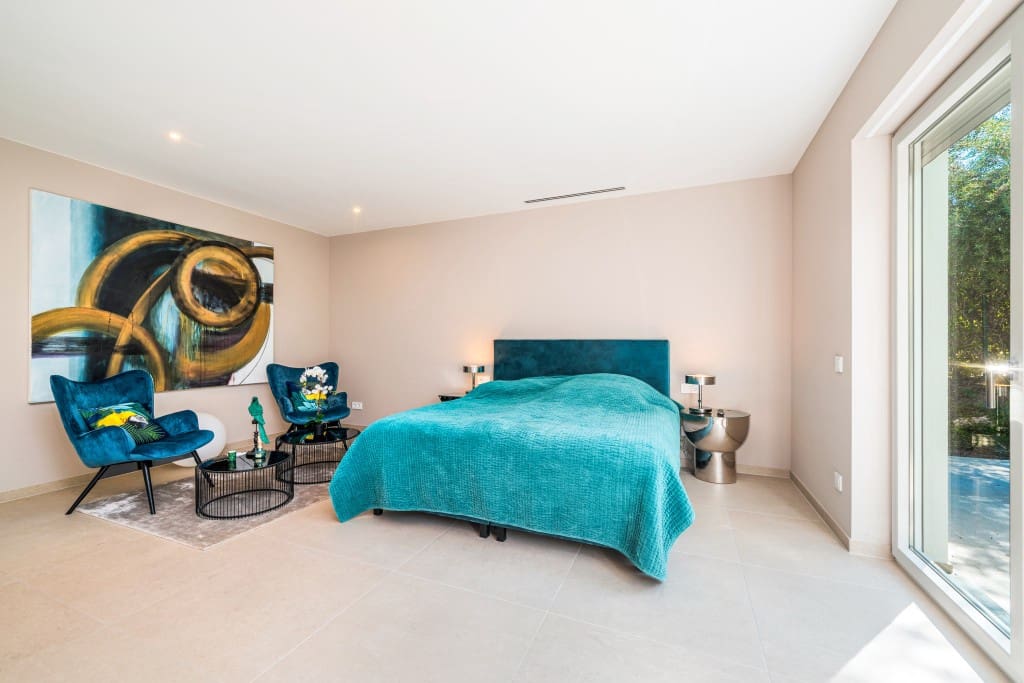 4 bedroom Villa for sale in Santa Ponsa with pool - € 2,250,000 (Ref: 9378740)