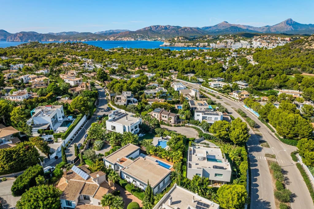 4 bedroom Villa for sale in Santa Ponsa with pool - € 2,250,000 (Ref: 9378740)