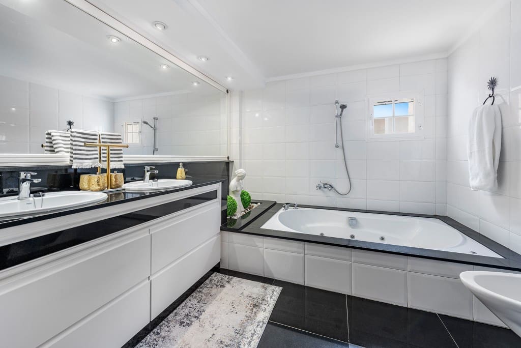 4 bedroom Semi-detached Villa for sale in Mal Pas-Bon Aire - € 2,950,000 (Ref: 9378745)