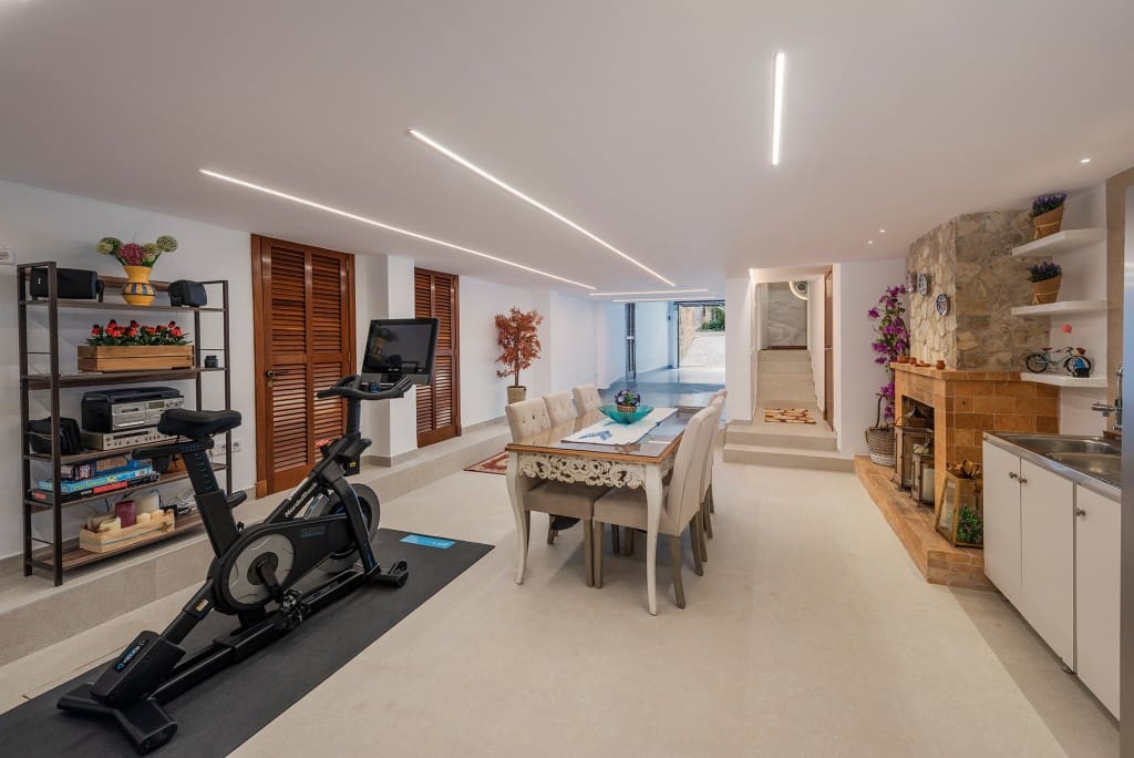 4 bedroom Semi-detached Villa for sale in Mal Pas-Bon Aire - € 2,950,000 (Ref: 9378745)