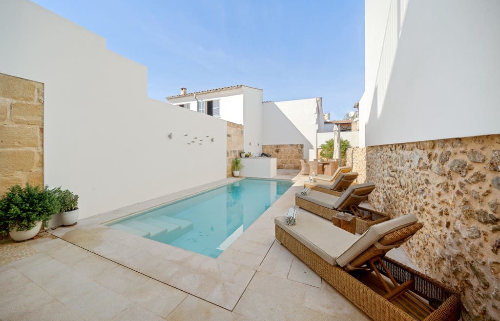 4 soveværelse Byhus til salg i Pollensa / Pollenca med swimmingpool - € 1.750.000 (Ref: 9390177)