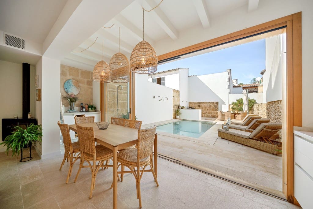 4 soveværelse Byhus til salg i Pollensa / Pollenca med swimmingpool - € 1.750.000 (Ref: 9390177)