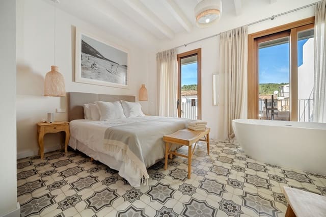 4 soveværelse Byhus til salg i Pollensa / Pollença med swimmingpool - € 1.750.000 (Ref: 9390177)