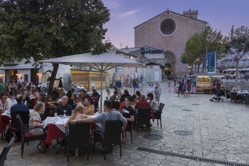 4 soveværelse Byhus til salg i Pollensa / Pollenca med swimmingpool - € 1.750.000 (Ref: 9390177)