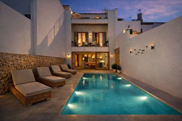 4 soveværelse Byhus til salg i Pollensa / Pollença med swimmingpool - € 1.750.000 (Ref: 9390177)
