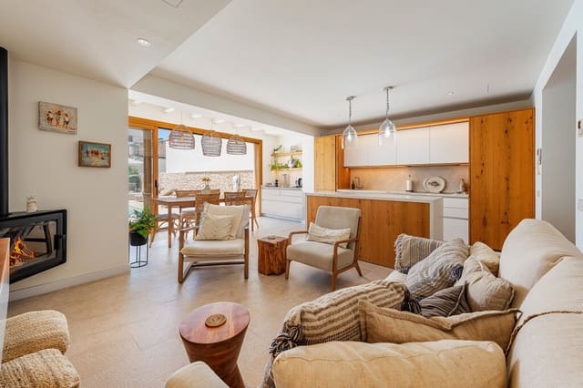 4 soveværelse Byhus til salg i Pollensa / Pollença med swimmingpool - € 1.750.000 (Ref: 9390177)