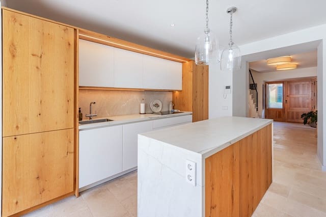 4 soveværelse Byhus til salg i Pollensa / Pollença med swimmingpool - € 1.750.000 (Ref: 9390177)