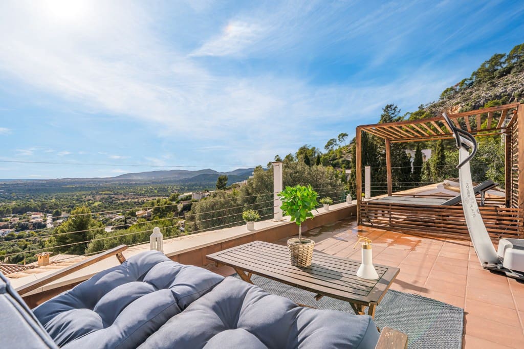 5 bedroom Villa for sale in Bunyola with pool - € 1,700,000 (Ref: 9400400)