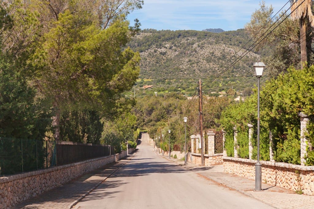 5 bedroom Villa for sale in Bunyola with pool - € 1,700,000 (Ref: 9400400)