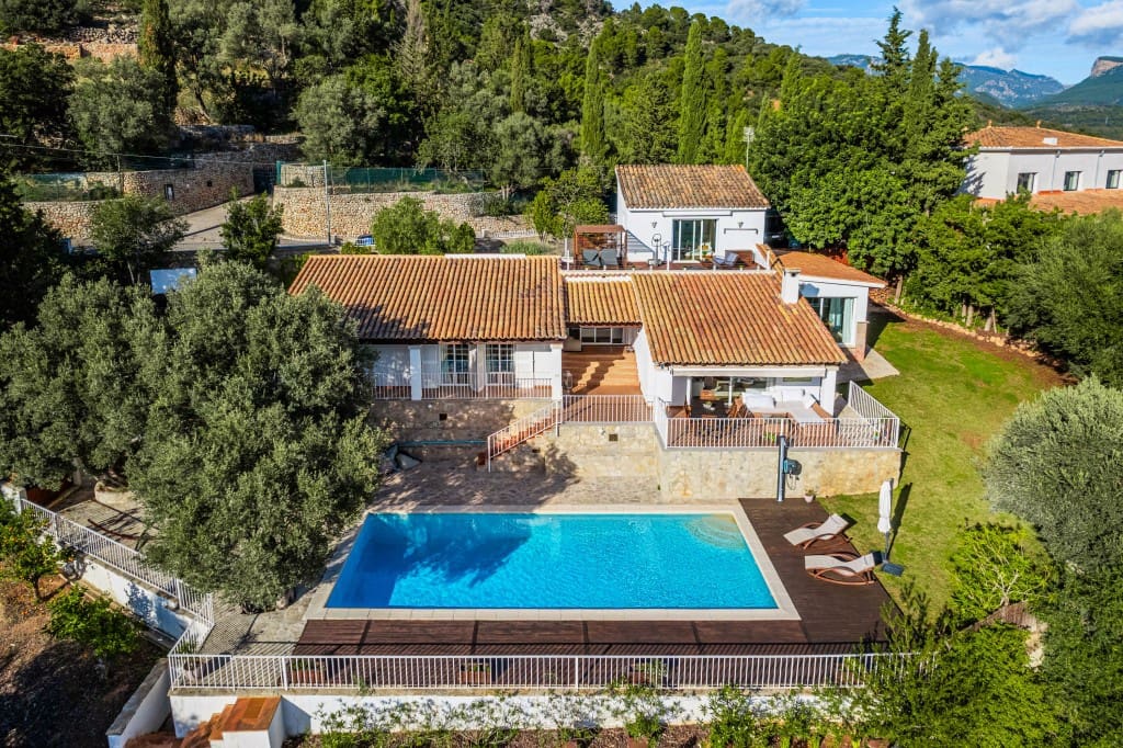 5 bedroom Villa for sale in Bunyola with pool - € 1,700,000 (Ref: 9400400)