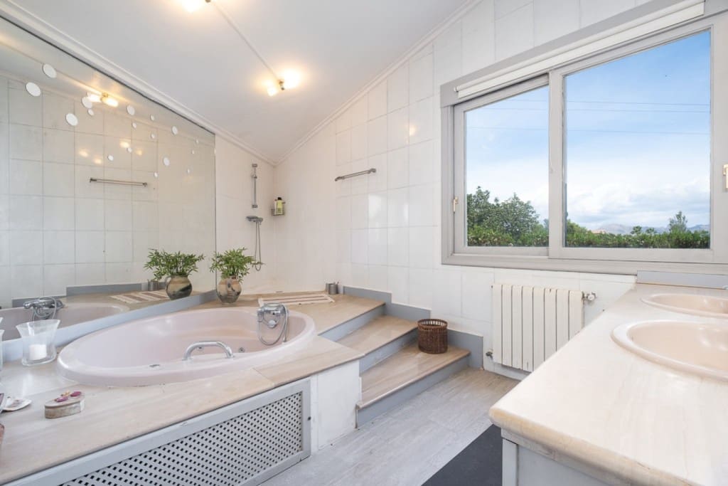 4 bedroom Finca/Country House for sale in Alcudia with pool - € 1,290,000 (Ref: 9413634)