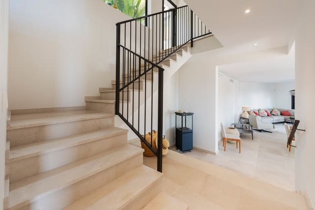 4 makuuhuone Huvila myytävänä paikassa Costa d'en Blanes, Calvià mukana uima-altaan 
autotalli - 3 900 000 € (Ref: 9445853)