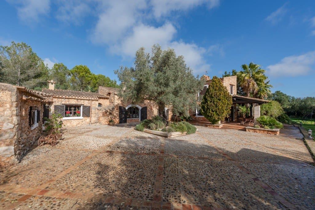 Finca/Casa Rural de 4 habitaciones en Sencelles en venta con piscina - 1.800.000 € (Ref: 9461130)