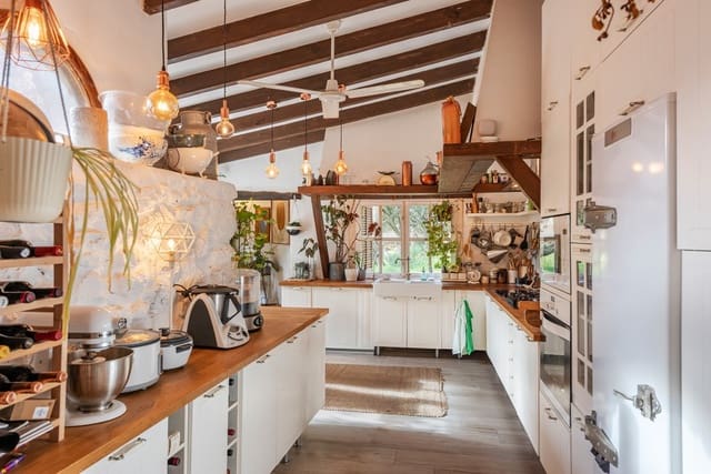 Finca/Casa Rural de 4 habitaciones en Sencelles en venta con piscina - 1.800.000 € (Ref: 9461130)