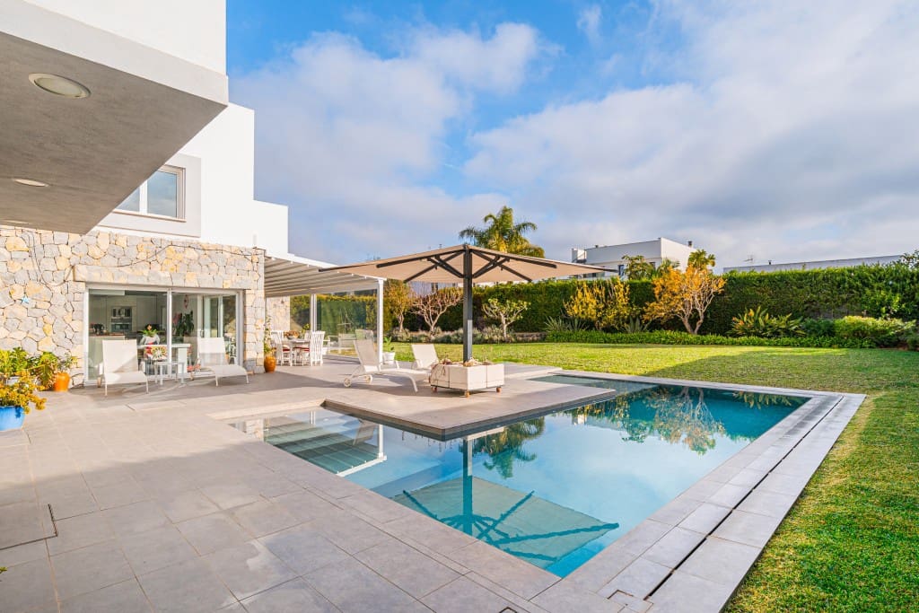 4 makuuhuone Huvila myytävänä paikassa El Toro / Port Adriano mukana uima-altaan 
autotalli - 2 660 000 € (Ref: 9470454)