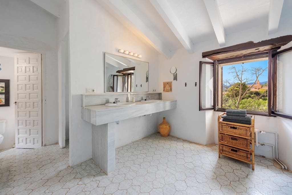 Finca/Casa Rural de 6 habitaciones en Caimari en venta con piscina garaje - 4.950.000 € (Ref: 9496882)