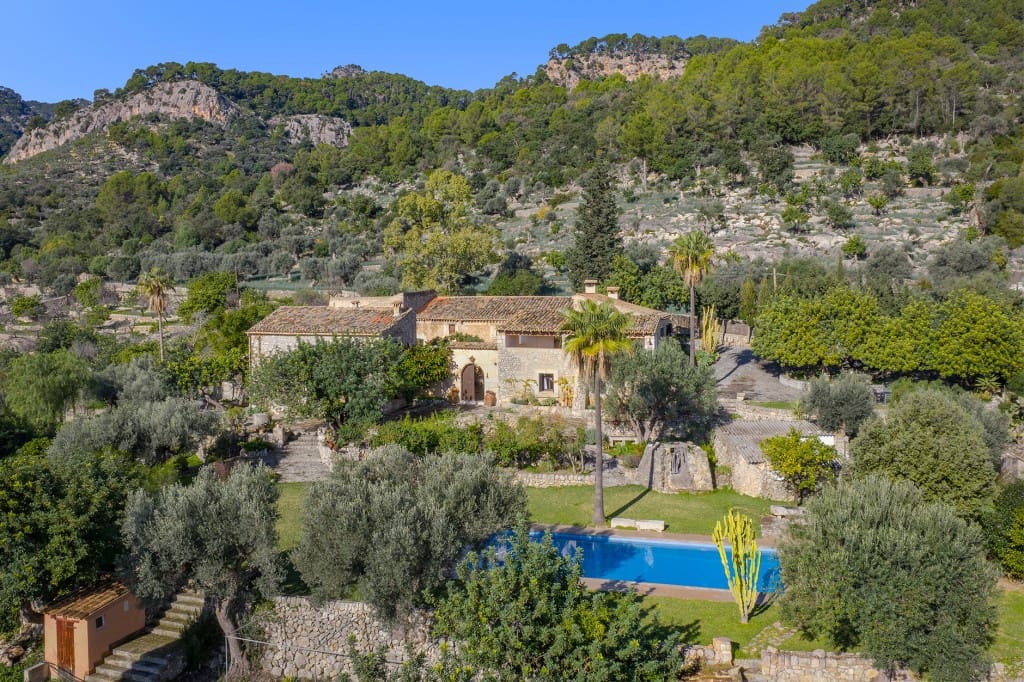 Finca/Casa Rural de 6 habitaciones en Caimari en venta con piscina garaje - 4.950.000 € (Ref: 9496882)