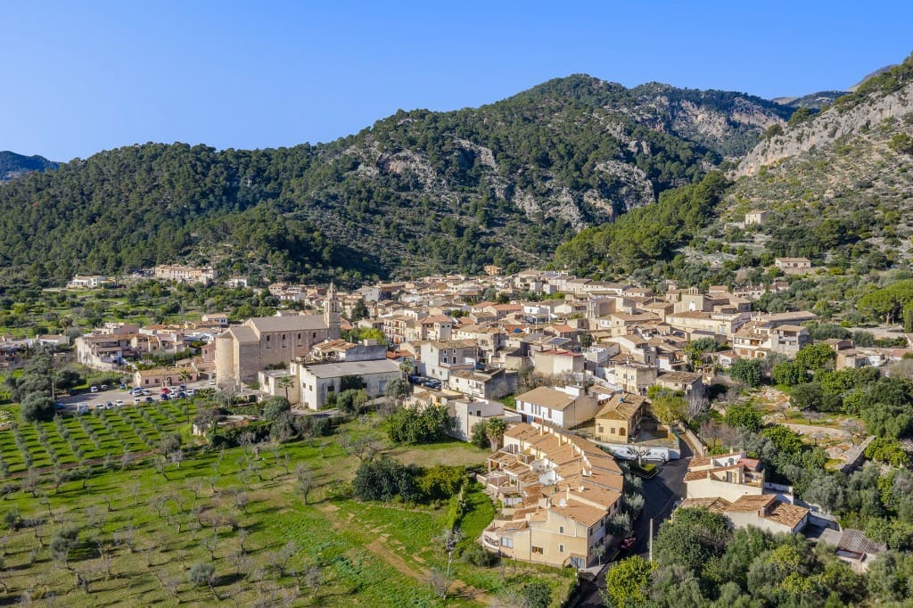 Finca/Casa Rural de 6 habitaciones en Caimari en venta con piscina garaje - 4.950.000 € (Ref: 9496882)