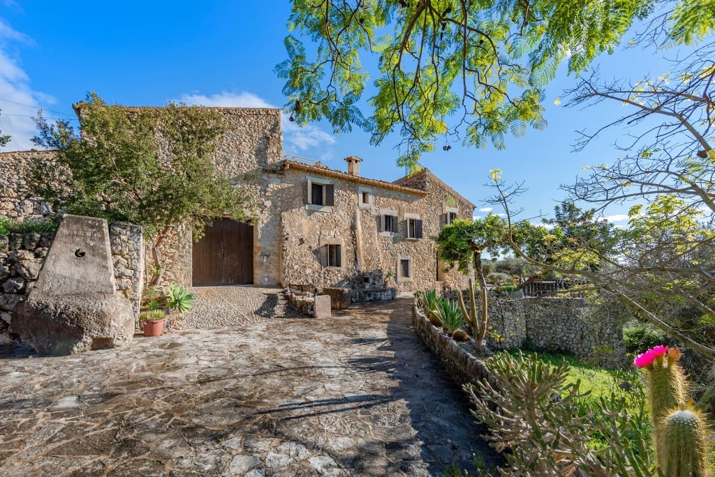 Finca/Casa Rural de 6 habitaciones en Caimari en venta con piscina garaje - 4.950.000 € (Ref: 9496882)