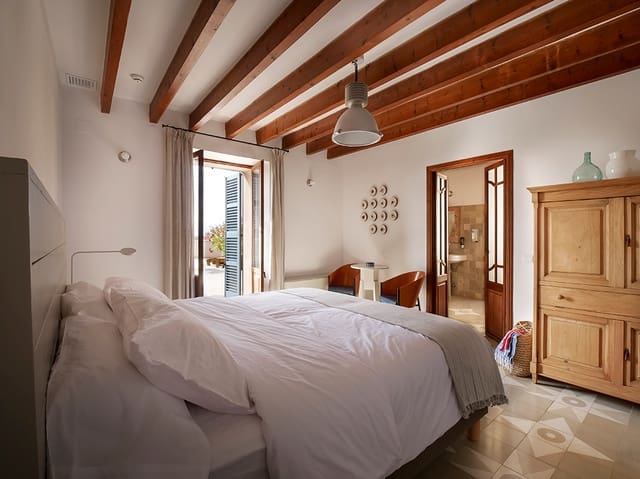7 bedroom Hotel for sale in Sineu - € 2,500,000 (Ref: 9501861)
