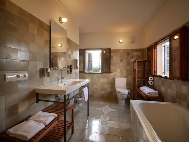 7 bedroom Hotel for sale in Sineu - € 2,500,000 (Ref: 9501861)