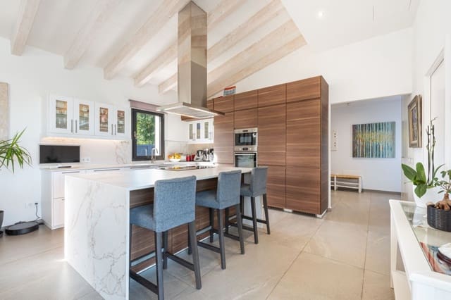 3 bedroom Villa for sale in Pollensa / Pollença with pool - € 1,495,000 (Ref: 9529462)