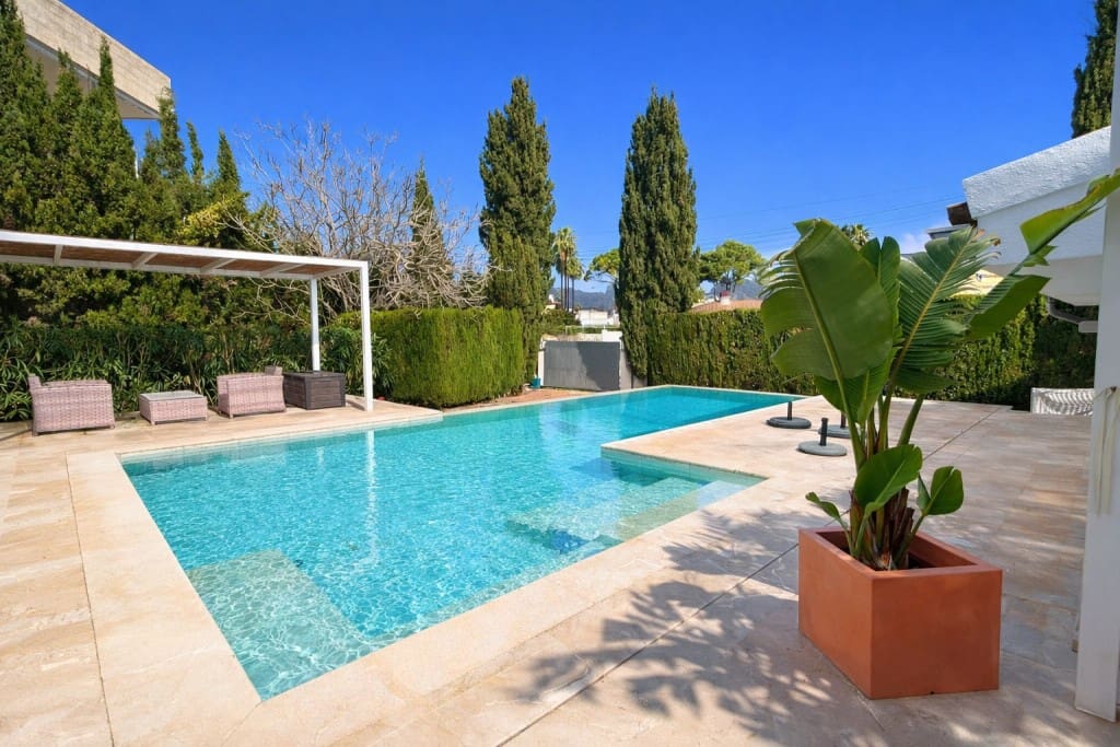 4 bedroom Villa for sale in Pollensa / Pollenca with pool garage - € 2,400,000 (Ref: 9581577)