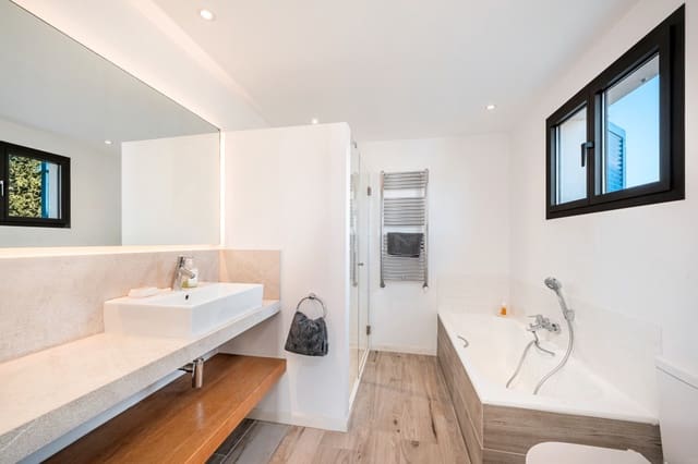 4 sypialnia Willa na sprzedaż w Port de Pollença, Pollensa / Pollença z basenem garażem - 2 400 000 € (Ref: 9581577)