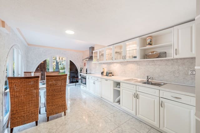 4 makuuhuone Huvila myytävänä paikassa Santa Ponsa, Calvià mukana uima-altaan 
autotalli - 2 950 000 € (Ref: 9598721)