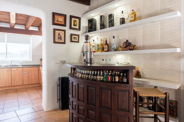 6 Zimmer Finca/Landgut zu verkaufen in Sant Joan de Labritja mit Pool Garage - 2.300.000 € (Ref: 9614749)