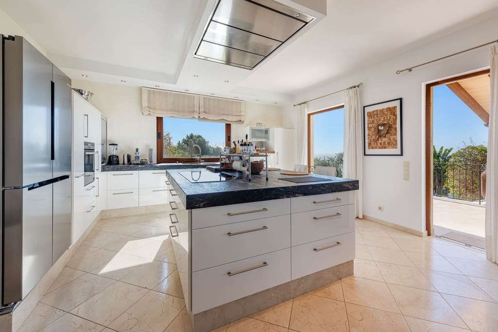 4 slaapkamer Villa te koop in Puntiro met zwembad - € 2.900.000 (Ref: 9636461)