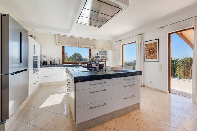 4 slaapkamer Villa te koop in Puntiró, Palma de Mallorca met zwembad - € 2.900.000 (Ref: 9636461)