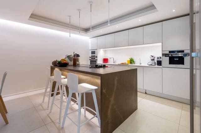 4 Zimmer Apartment zu verkaufen in Ibiza / Eivissa Stadt mit Pool - 1.190.000 € (Ref: 9658358)