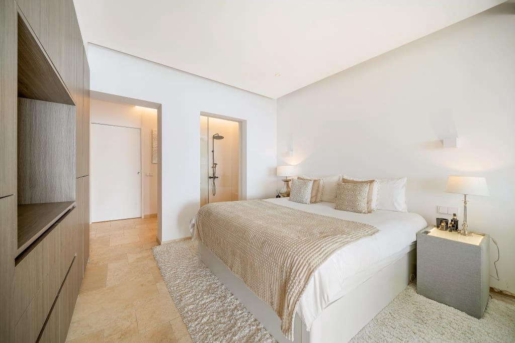 2 bedroom Apartment for sale in Illetas with pool garage - € 1,295,000 (Ref: 9700445)